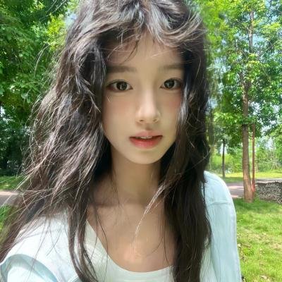 背背篓的网球少年